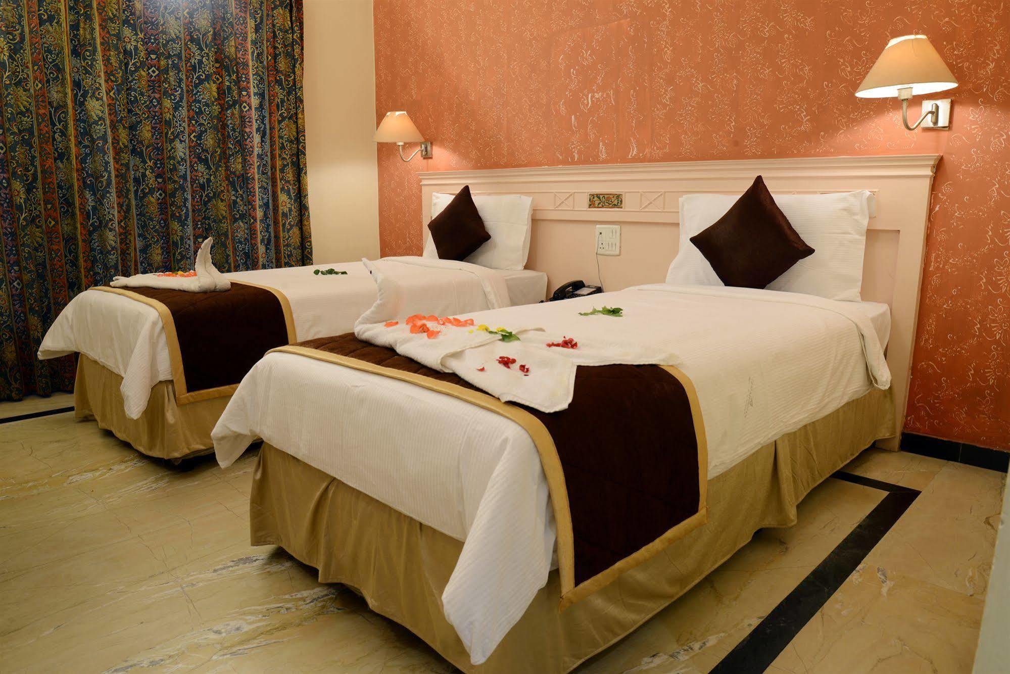 Glm Meridian Chennai Exterior foto